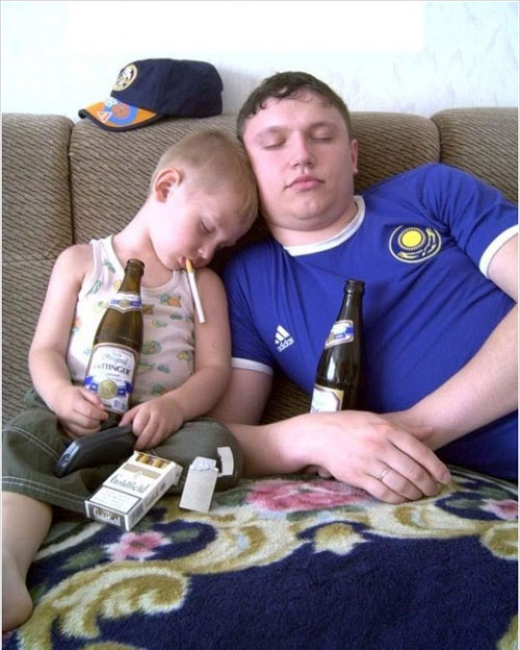 Отец и сын смешные. Батя и сын. Папа с пивом.